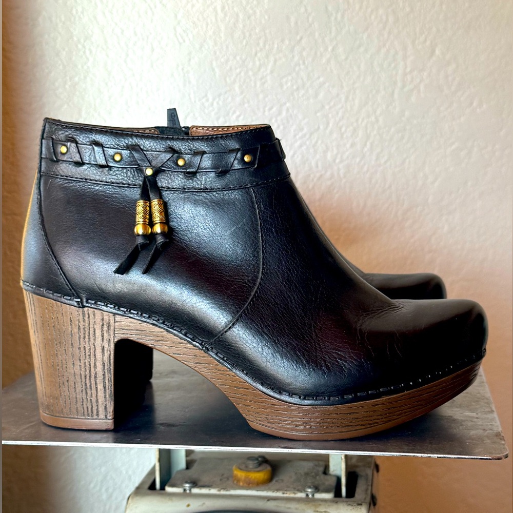 New Dansko Dabney Ankle Boots